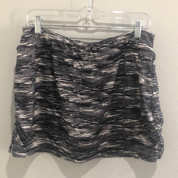 tek gear Dresses & Skirts - Tek Gear Black/Gray/White striped Skort XL